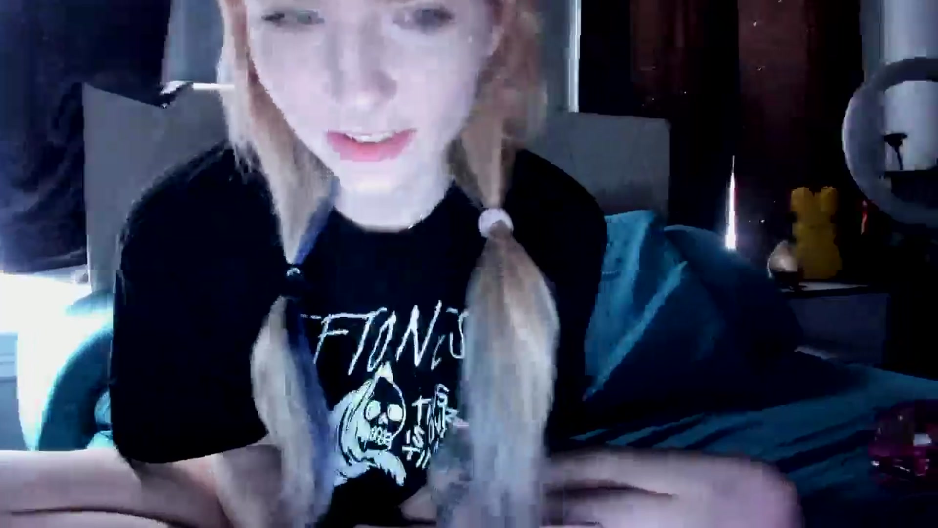 Gallery image thumbnail from DuckChan0's myfreecams stream on, 03/27/2026, 13:28 image 13 of 20
