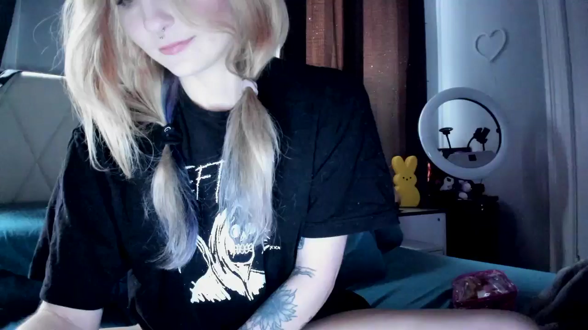 Gallery image thumbnail from DuckChan0's myfreecams stream on, 03/27/2026, 13:28 image 19 of 20