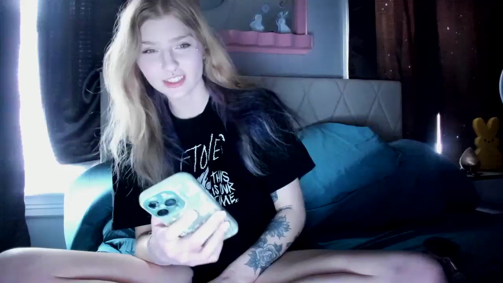 Gallery image thumbnail from DuckChan0's myfreecams stream on, 03/27/2026, 13:28 image 1 of 20