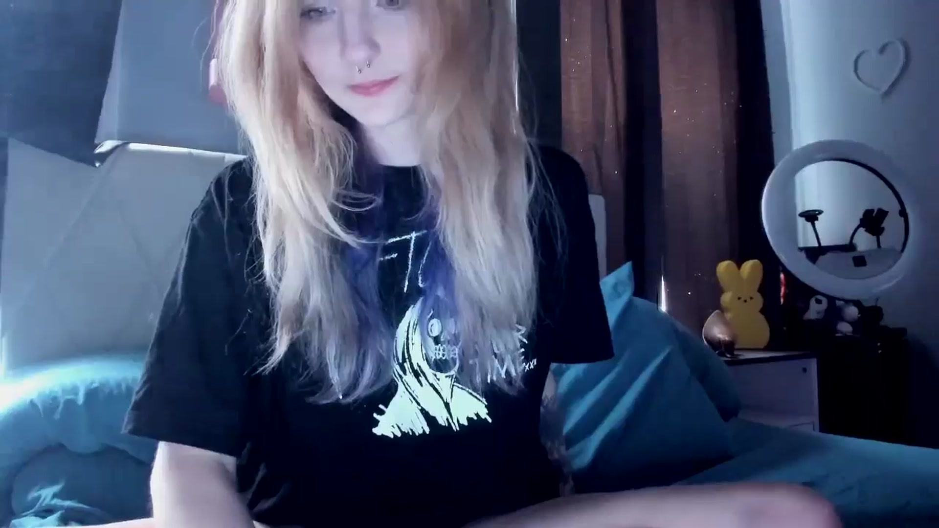 Gallery image thumbnail from DuckChan0's myfreecams stream on, 03/27/2026, 13:52 image 13 of 20