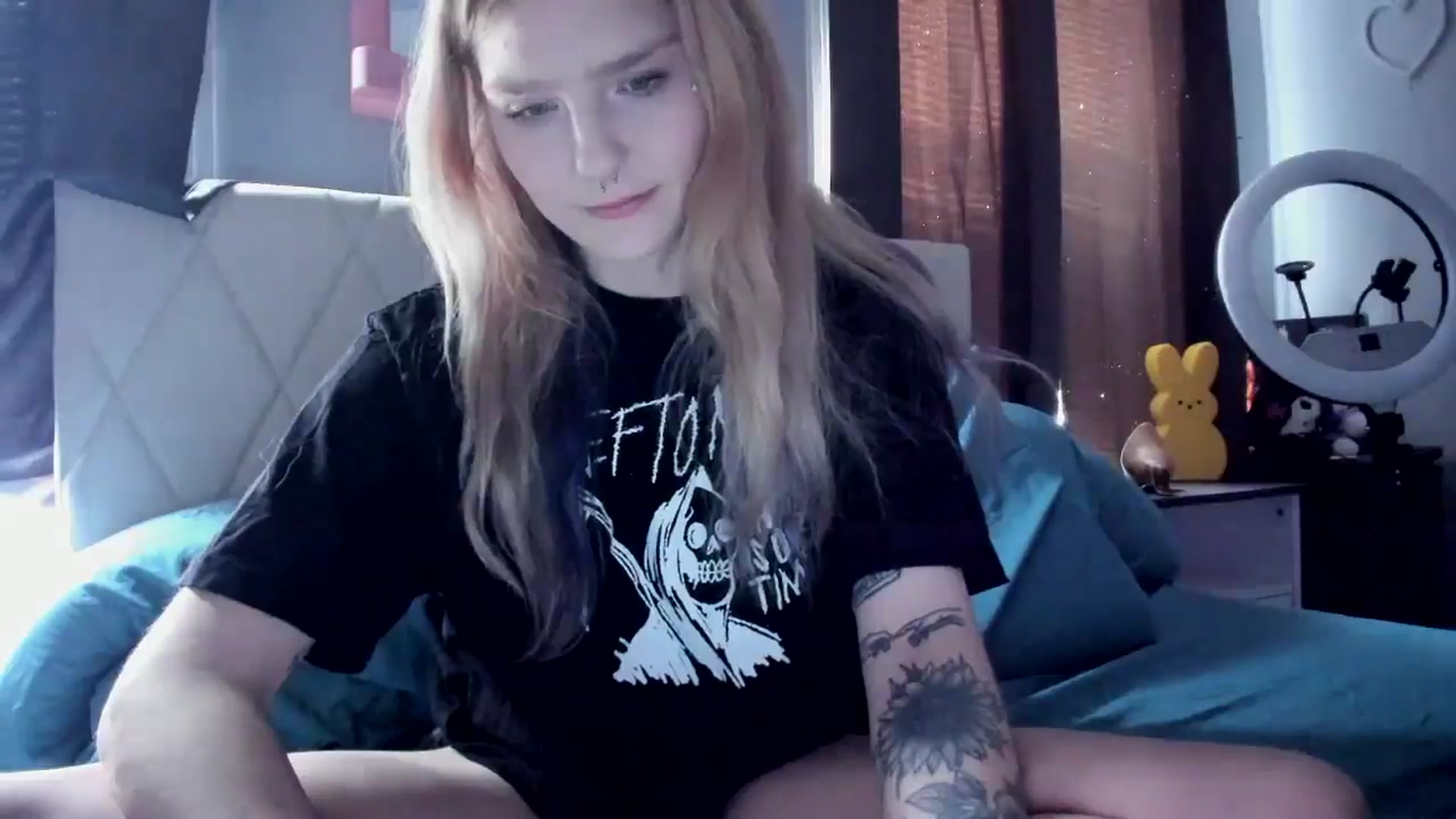 Gallery image thumbnail from DuckChan0's myfreecams stream on, 03/27/2026, 13:52 image 16 of 20