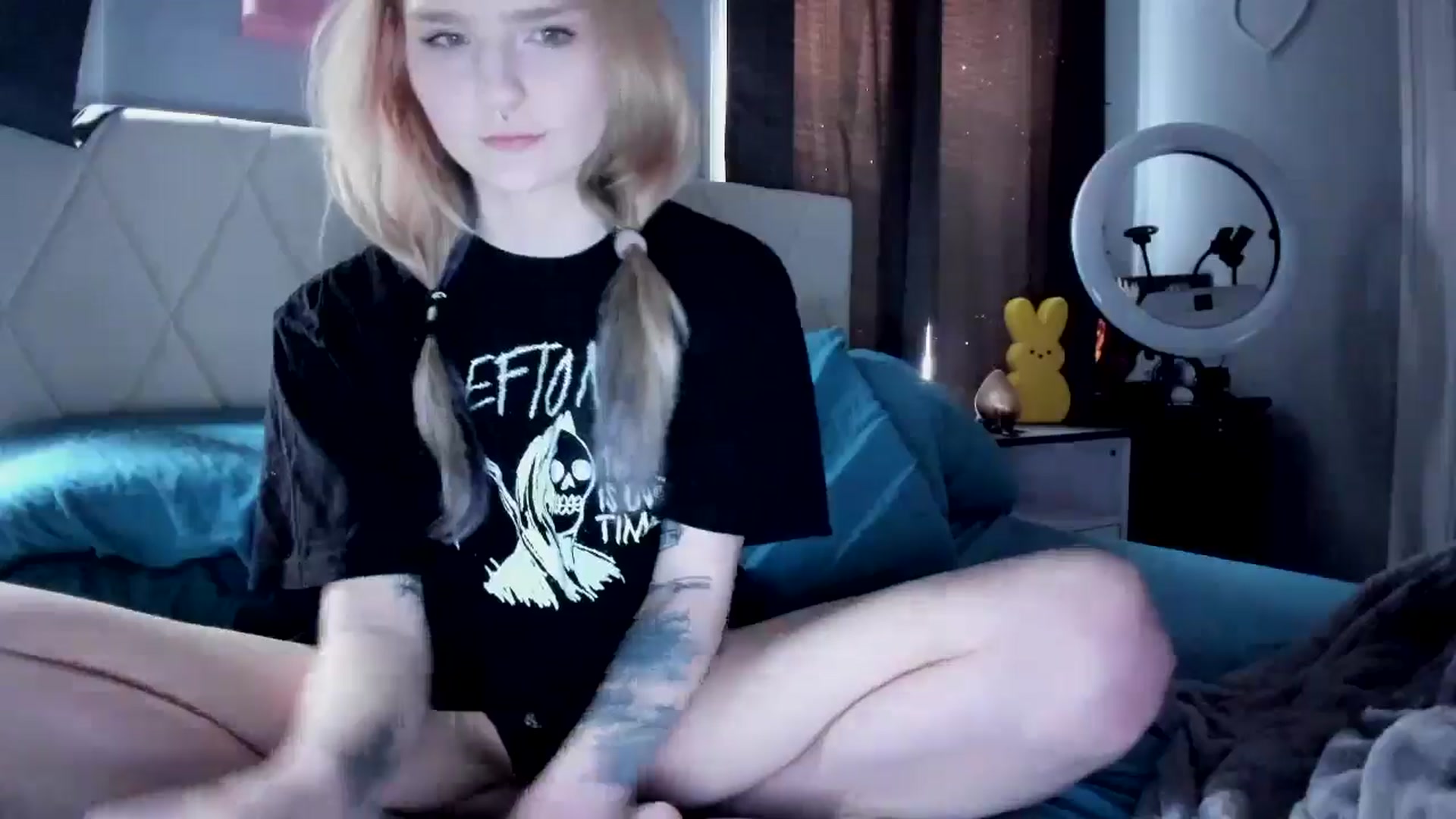 Gallery image thumbnail from DuckChan0's myfreecams stream on, 03/27/2026, 13:52 image 2 of 20