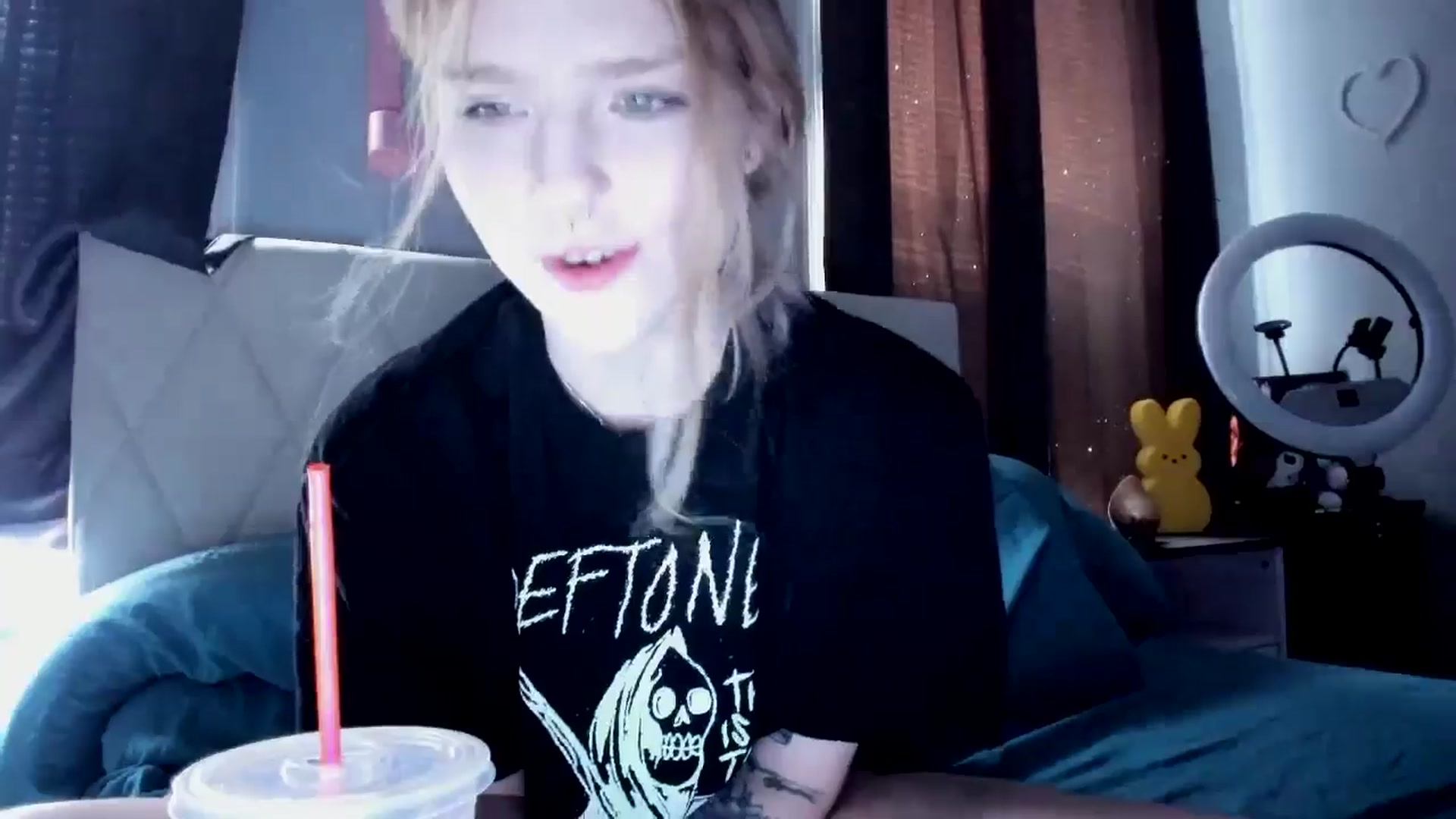 Gallery image thumbnail from DuckChan0's myfreecams stream on, 03/27/2026, 13:52 image 17 of 20