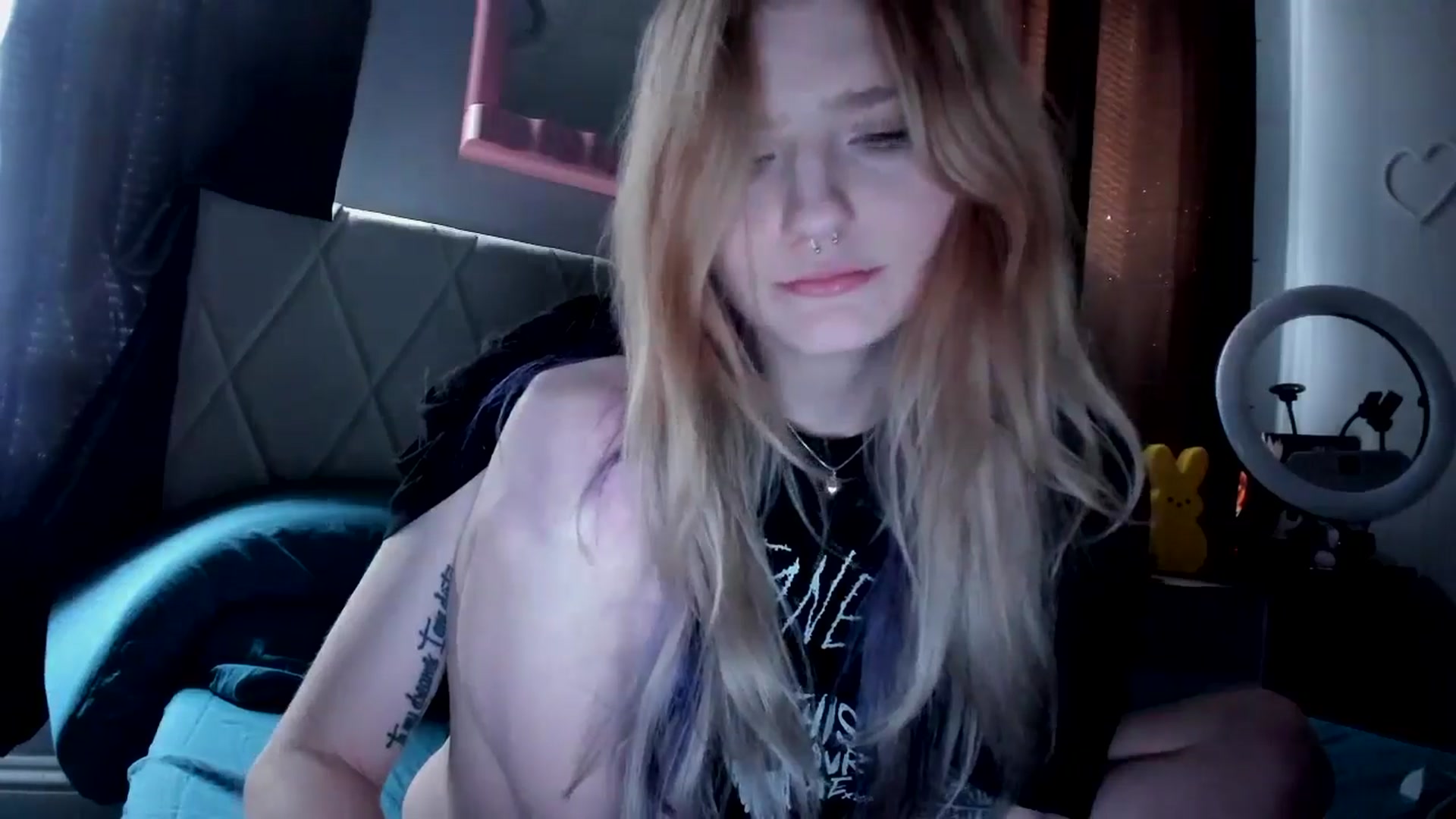 Gallery image thumbnail from DuckChan0's myfreecams stream on, 03/27/2026, 14:57 image 9 of 20