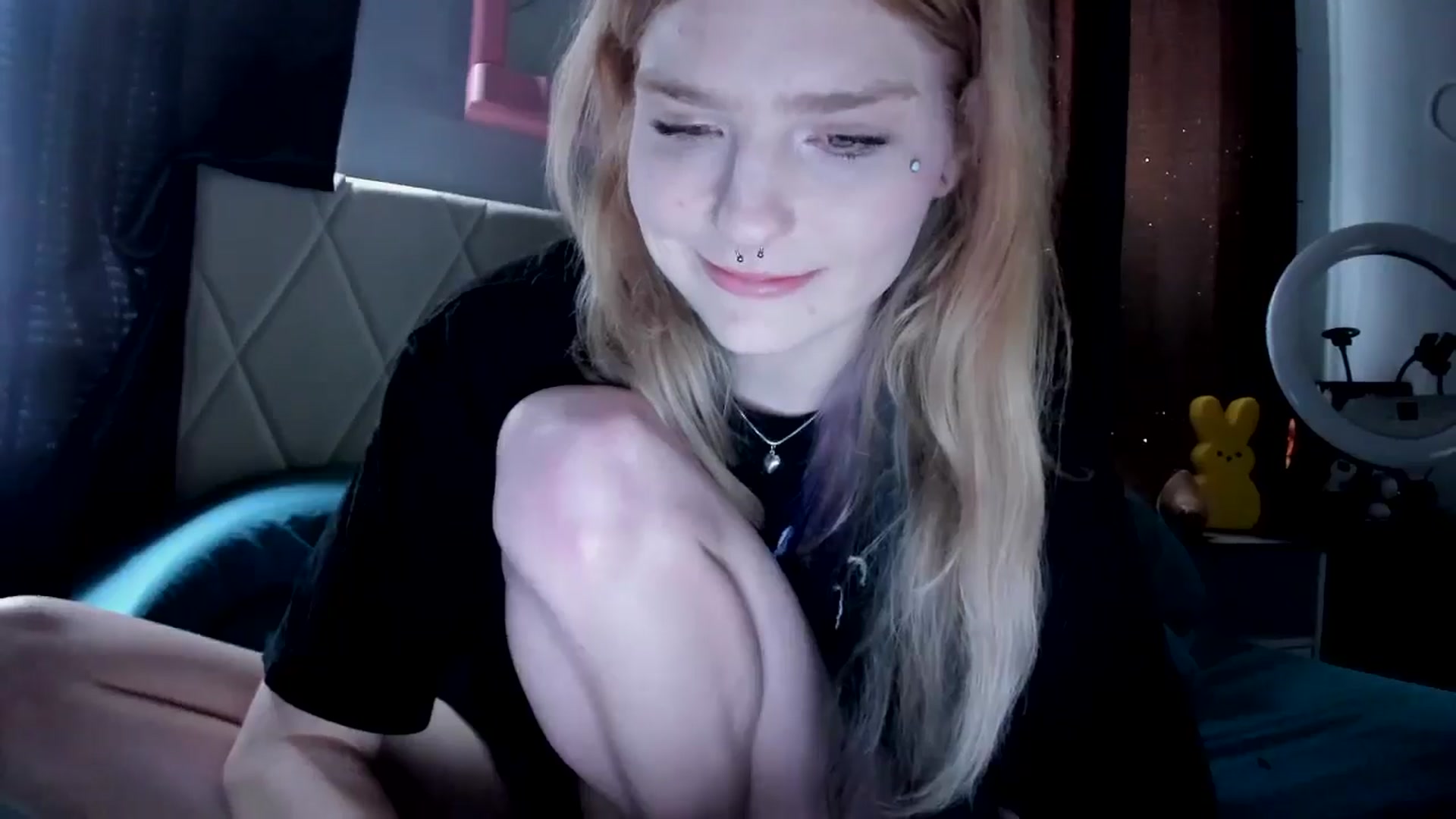 Gallery image thumbnail from DuckChan0's myfreecams stream on, 03/27/2026, 14:57 image 4 of 20