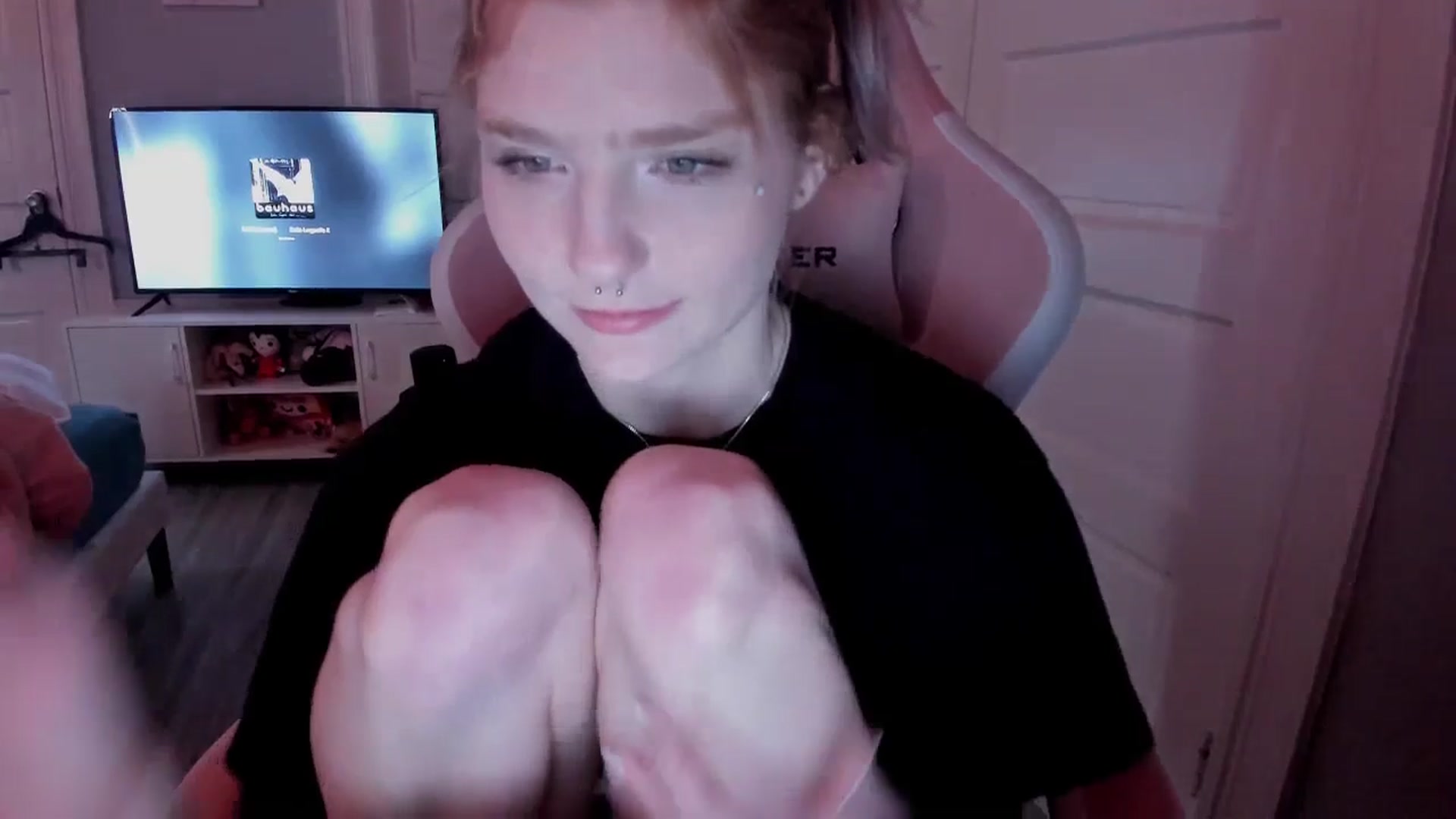Gallery image thumbnail from DuckChan0's myfreecams stream on, 03/27/2026, 15:41 image 15 of 20