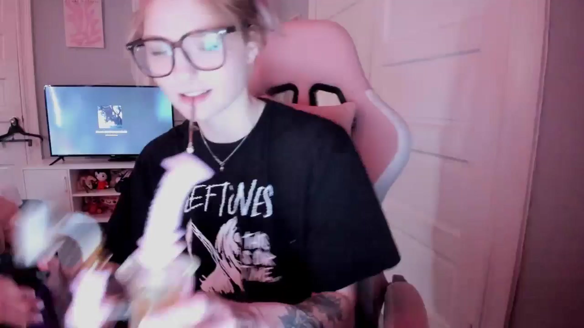 Gallery image thumbnail from DuckChan0's myfreecams stream on, 03/27/2026, 15:41 image 1 of 20