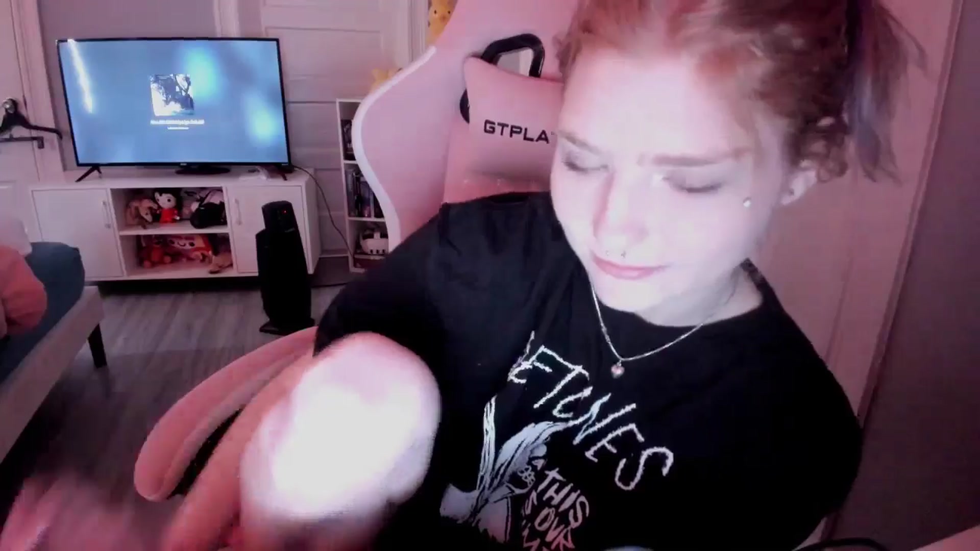 Gallery image thumbnail from DuckChan0's myfreecams stream on, 03/27/2026, 15:41 image 6 of 20