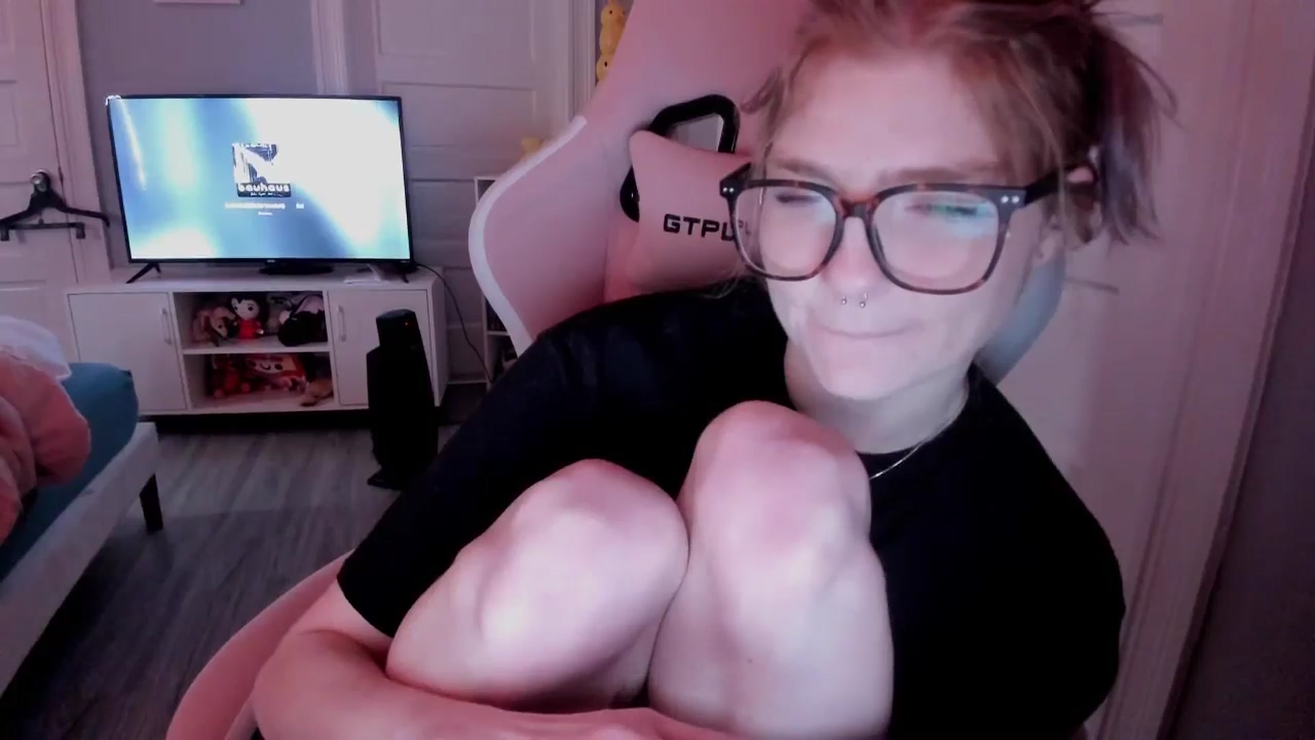 Gallery image thumbnail from DuckChan0's myfreecams stream on, 03/27/2026, 15:41 image 16 of 20