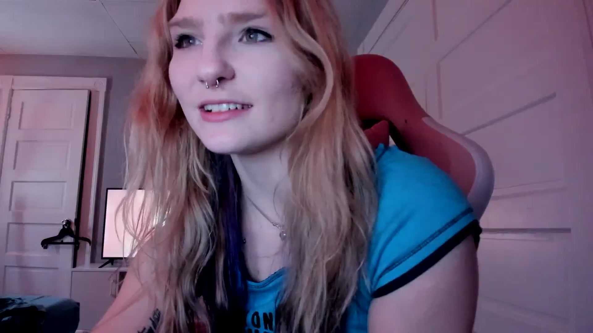 Gallery image thumbnail from DuckChan0's myfreecams stream on, 03/28/2026, 15:51 image 15 of 20