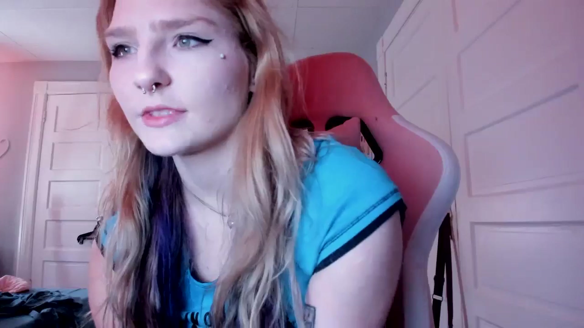 Gallery image thumbnail from DuckChan0's myfreecams stream on, 03/28/2026, 15:51 image 4 of 20