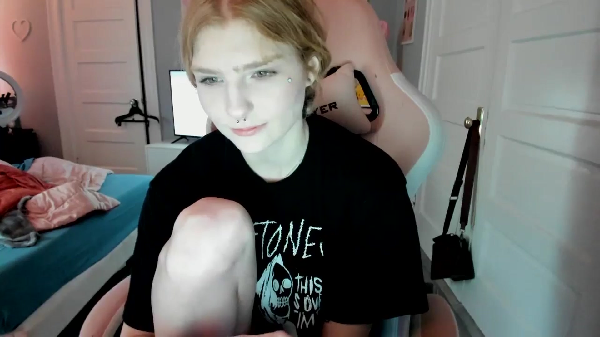 Gallery image thumbnail from DuckChan0's myfreecams stream on, 03/29/2026, 17:56 image 19 of 20