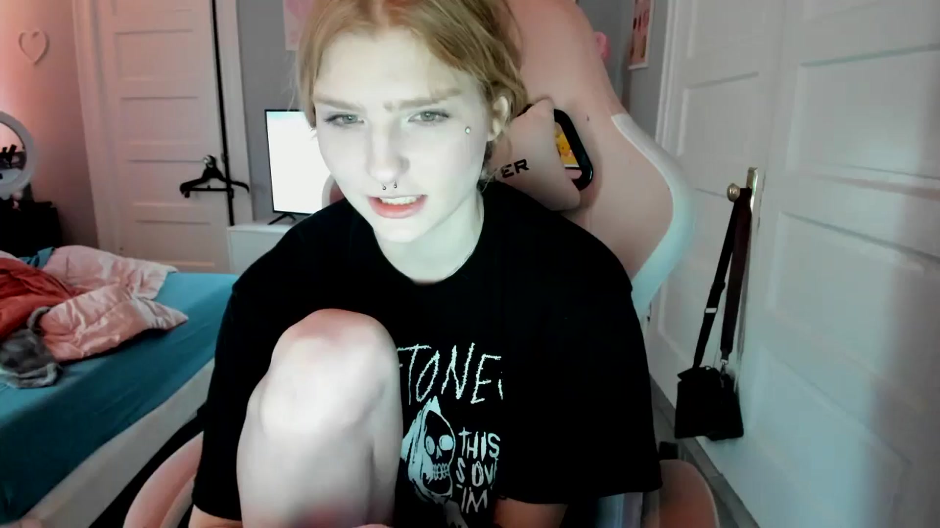 Gallery image thumbnail from DuckChan0's myfreecams stream on, 03/29/2026, 17:56 image 18 of 20