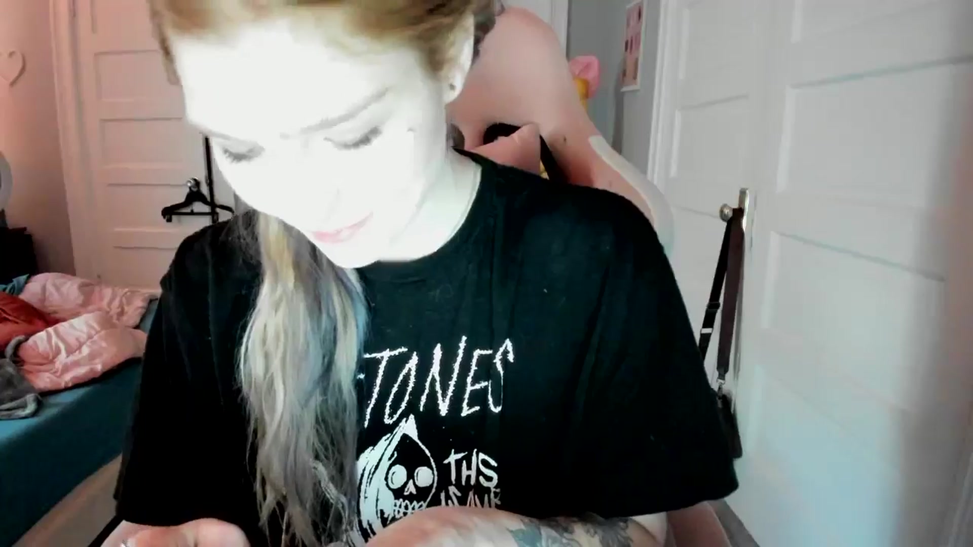 Gallery image thumbnail from DuckChan0's myfreecams stream on, 03/29/2026, 18:32 image 18 of 20