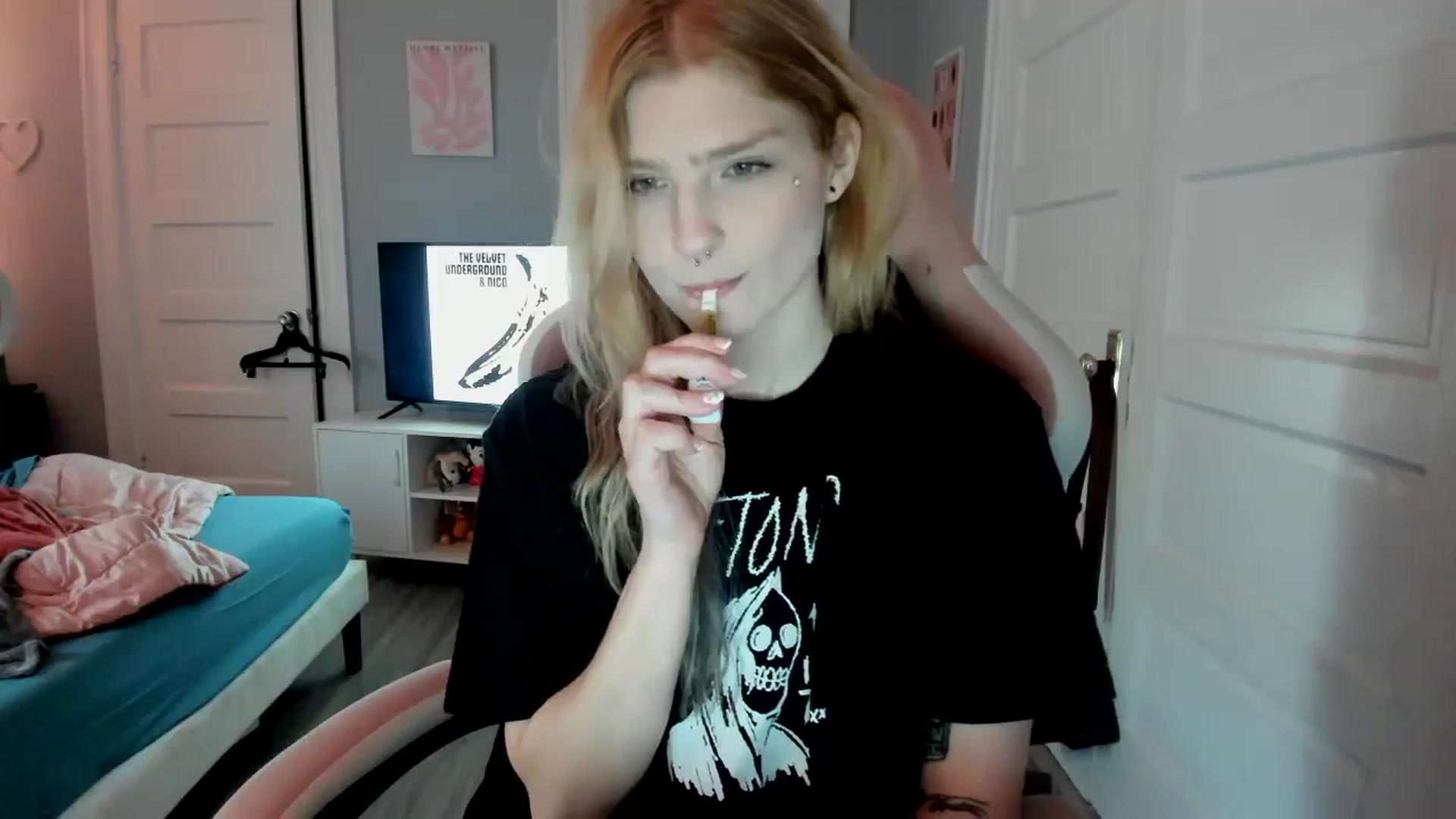 Gallery image thumbnail from DuckChan0's myfreecams stream on, 03/29/2026, 18:32 image 3 of 20