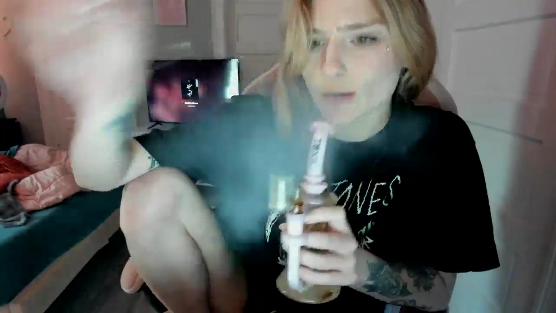 Gallery image thumbnail from DuckChan0's myfreecams stream on, 03/29/2026, 18:32 image 20 of 20