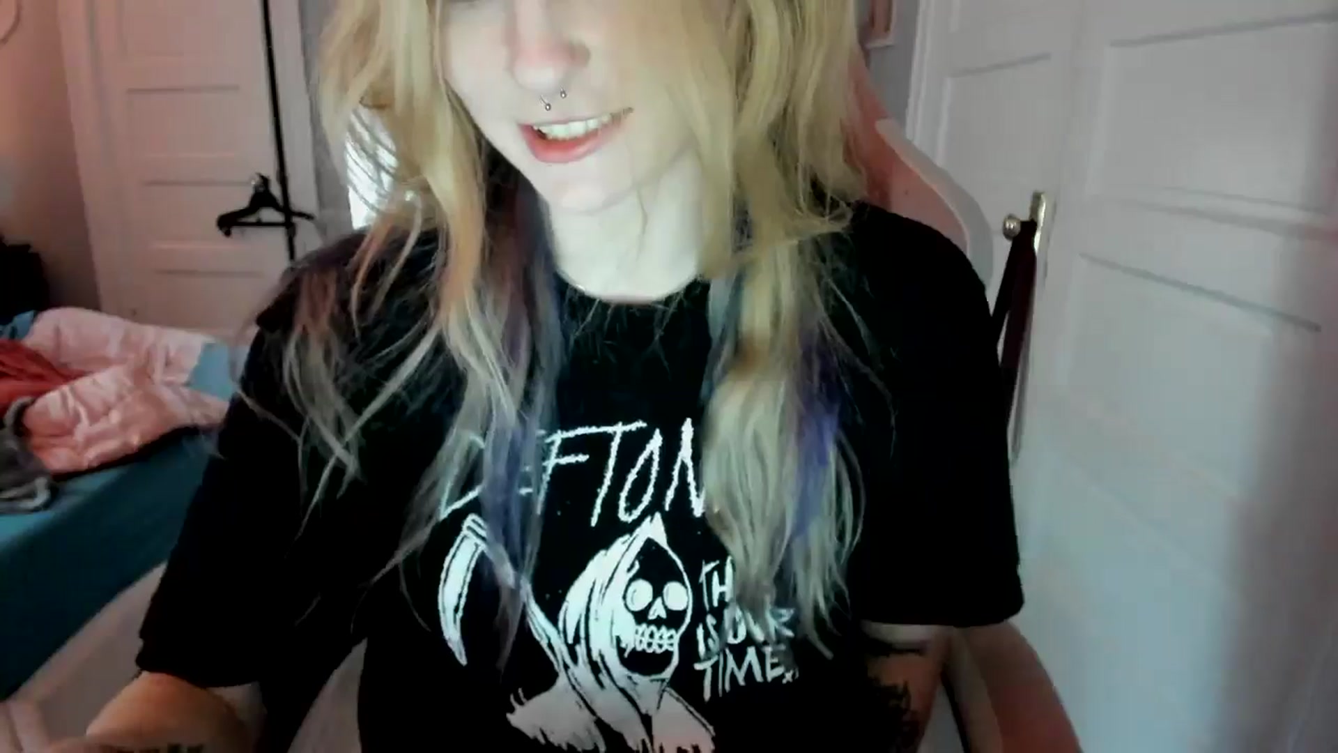 Gallery image thumbnail from DuckChan0's myfreecams stream on, 03/29/2026, 18:32 image 7 of 20