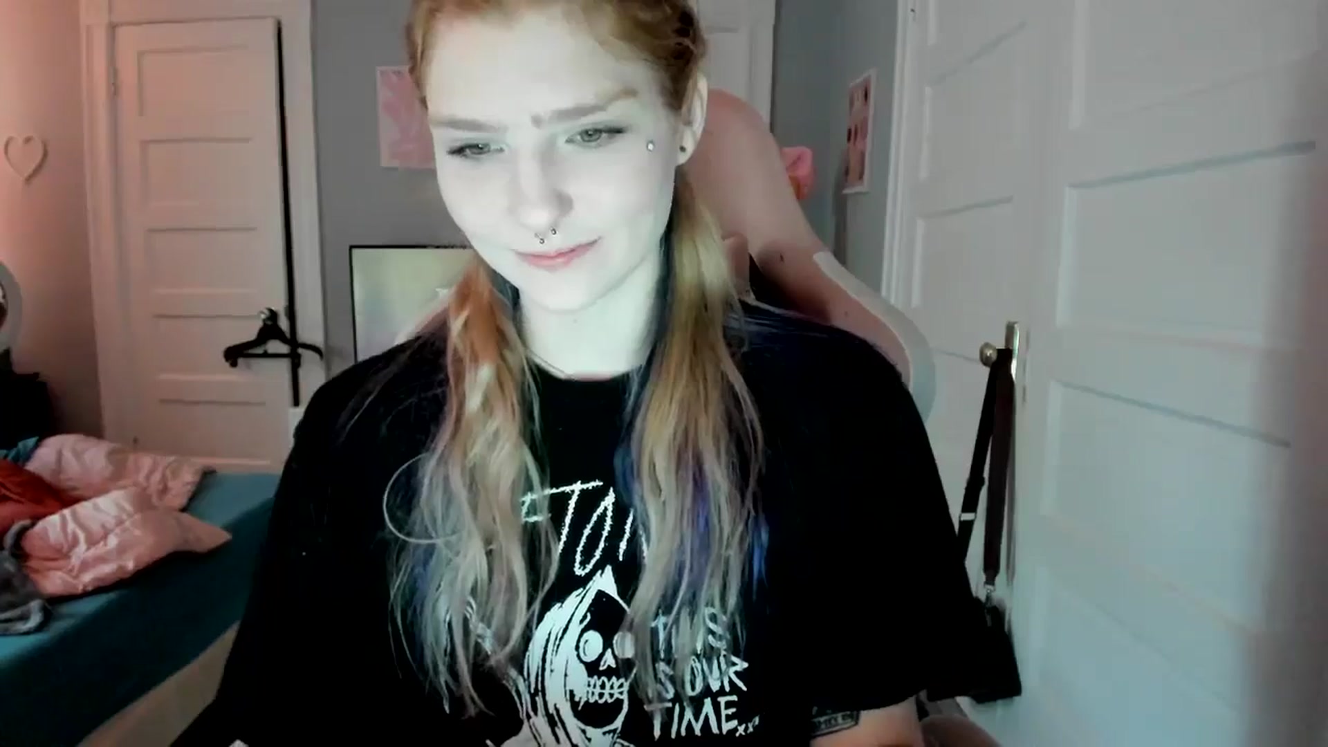 Gallery image thumbnail from DuckChan0's myfreecams stream on, 03/29/2026, 18:32 image 15 of 20