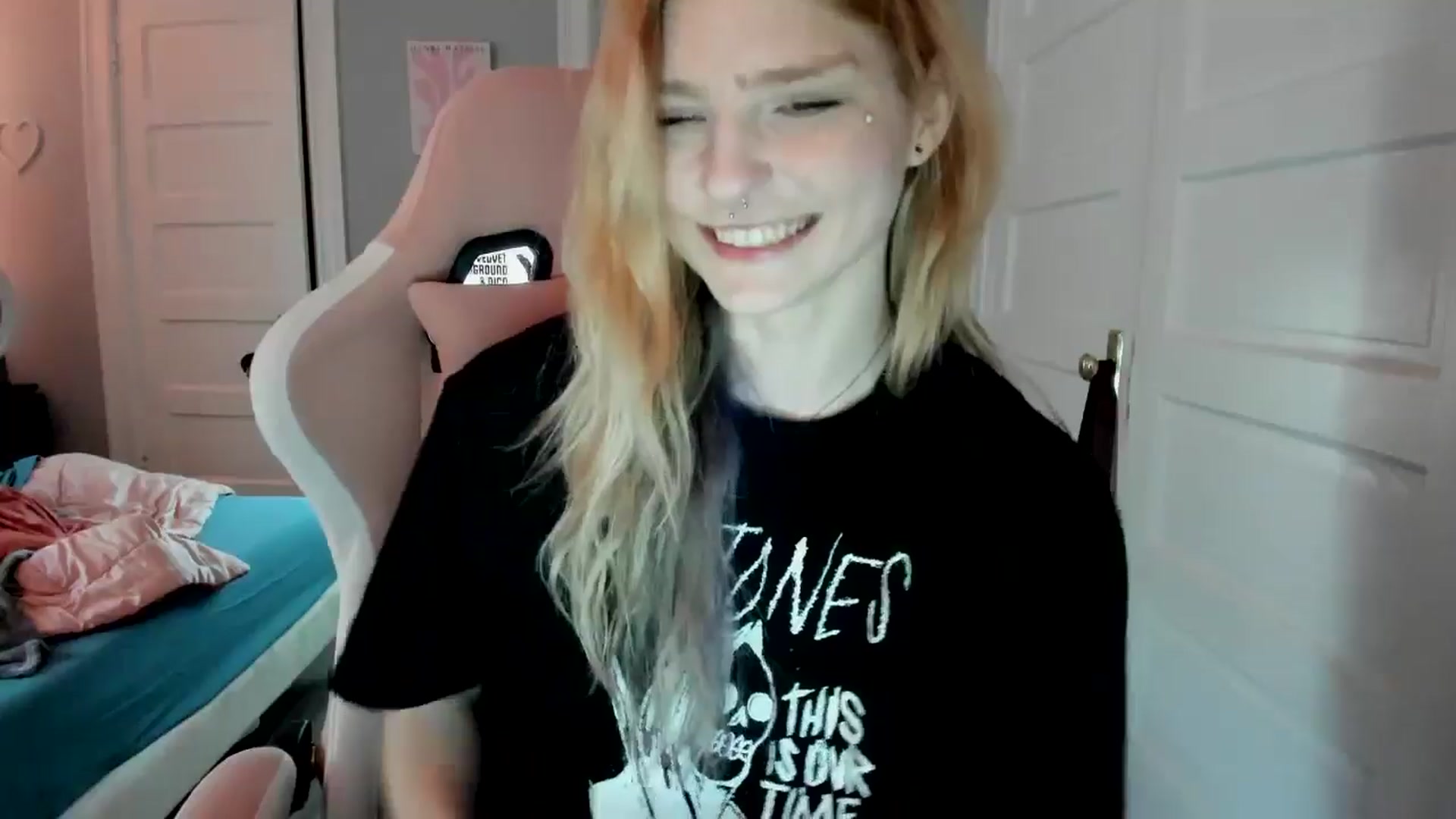 Gallery image thumbnail from DuckChan0's myfreecams stream on, 03/29/2026, 18:32 image 5 of 20