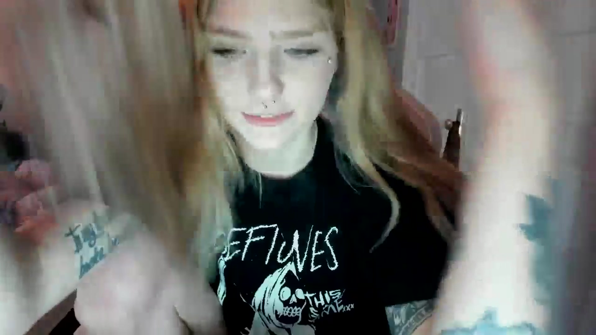 Gallery image thumbnail from DuckChan0's myfreecams stream on, 03/29/2026, 18:32 image 12 of 20