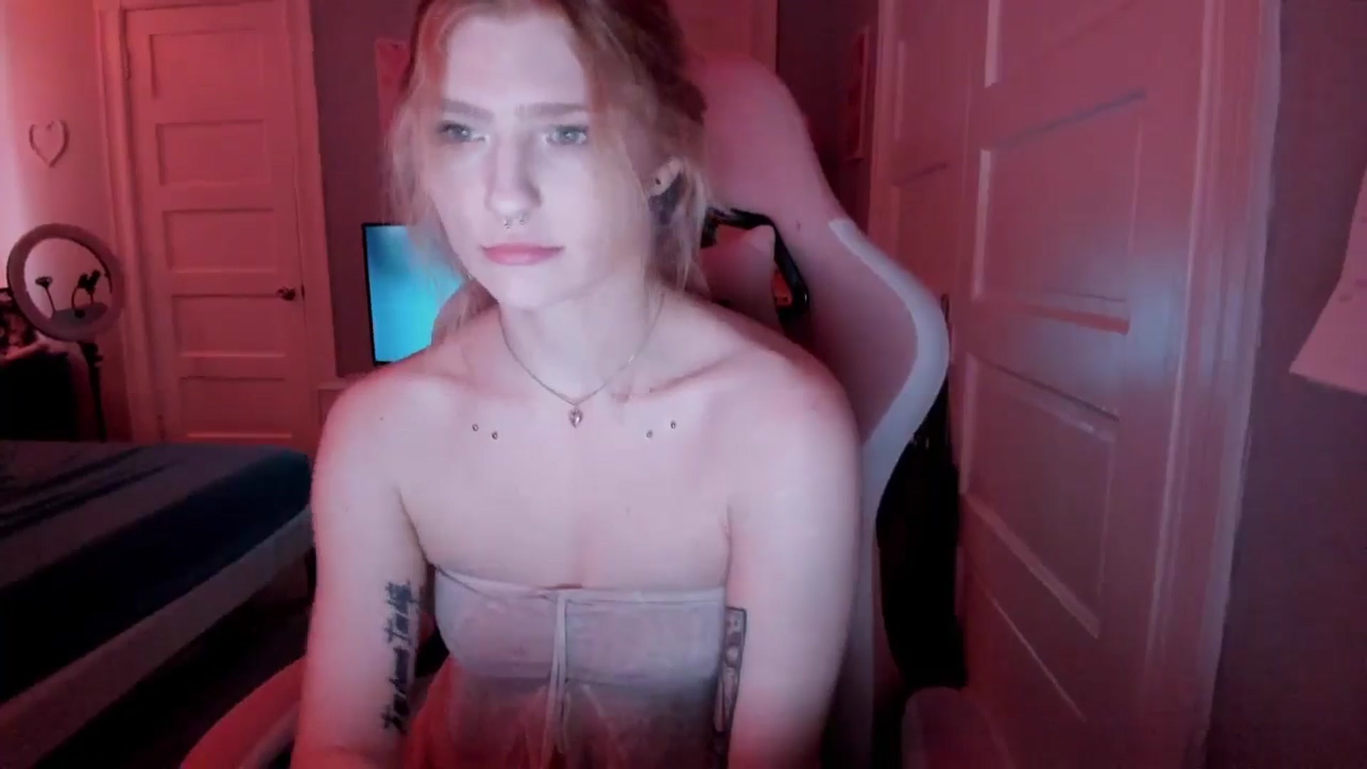 Gallery image thumbnail from DuckChan0's myfreecams stream on, 03/31/2026, 15:37 image 10 of 20