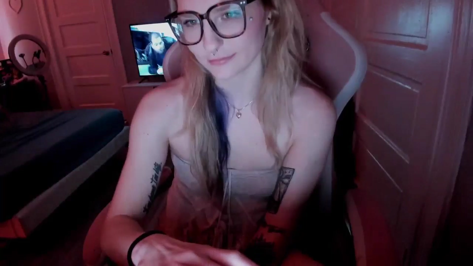 Gallery image thumbnail from DuckChan0's myfreecams stream on, 03/31/2026, 15:37 image 16 of 20
