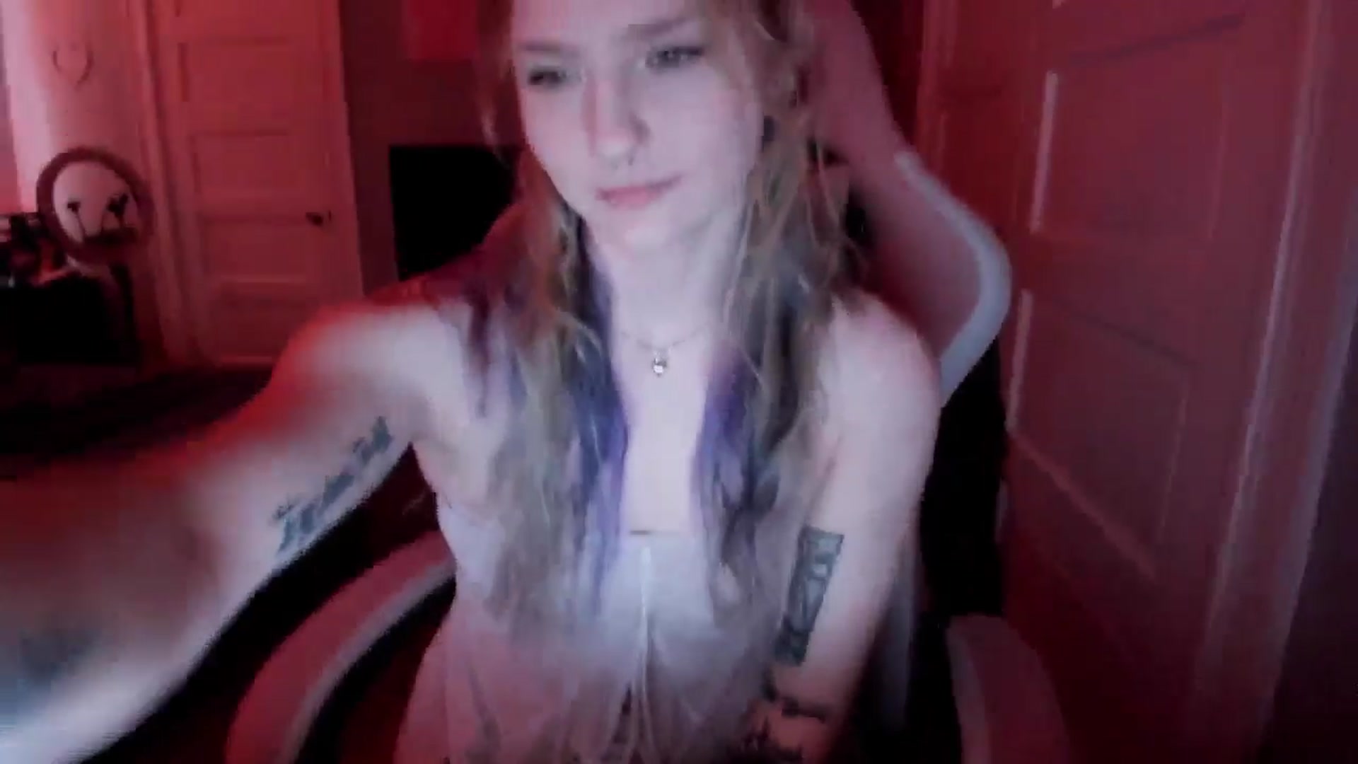 Gallery image thumbnail from DuckChan0's myfreecams stream on, 03/31/2026, 15:37 image 2 of 20