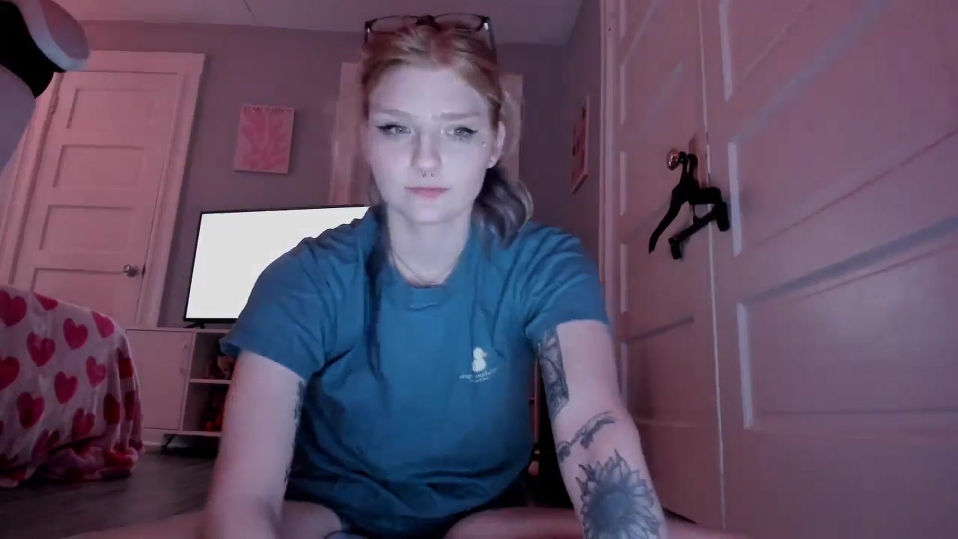 Gallery image thumbnail from DuckChan0's myfreecams stream on, 04/01/2026, 15:19 image 17 of 20