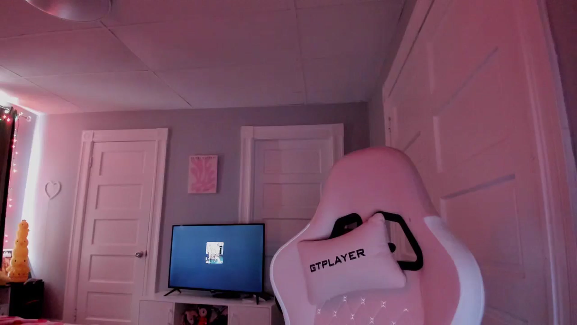 Gallery image thumbnail from DuckChan0's myfreecams stream on, 04/01/2026, 15:19 image 2 of 20