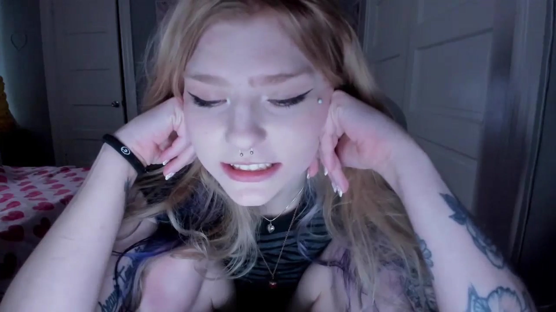 Gallery image thumbnail from DuckChan0's myfreecams stream on, 04/02/2026, 13:22 image 18 of 20