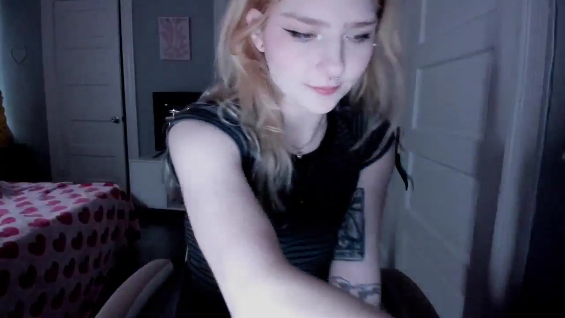 Gallery image thumbnail from DuckChan0's myfreecams stream on, 04/02/2026, 13:22 image 14 of 20