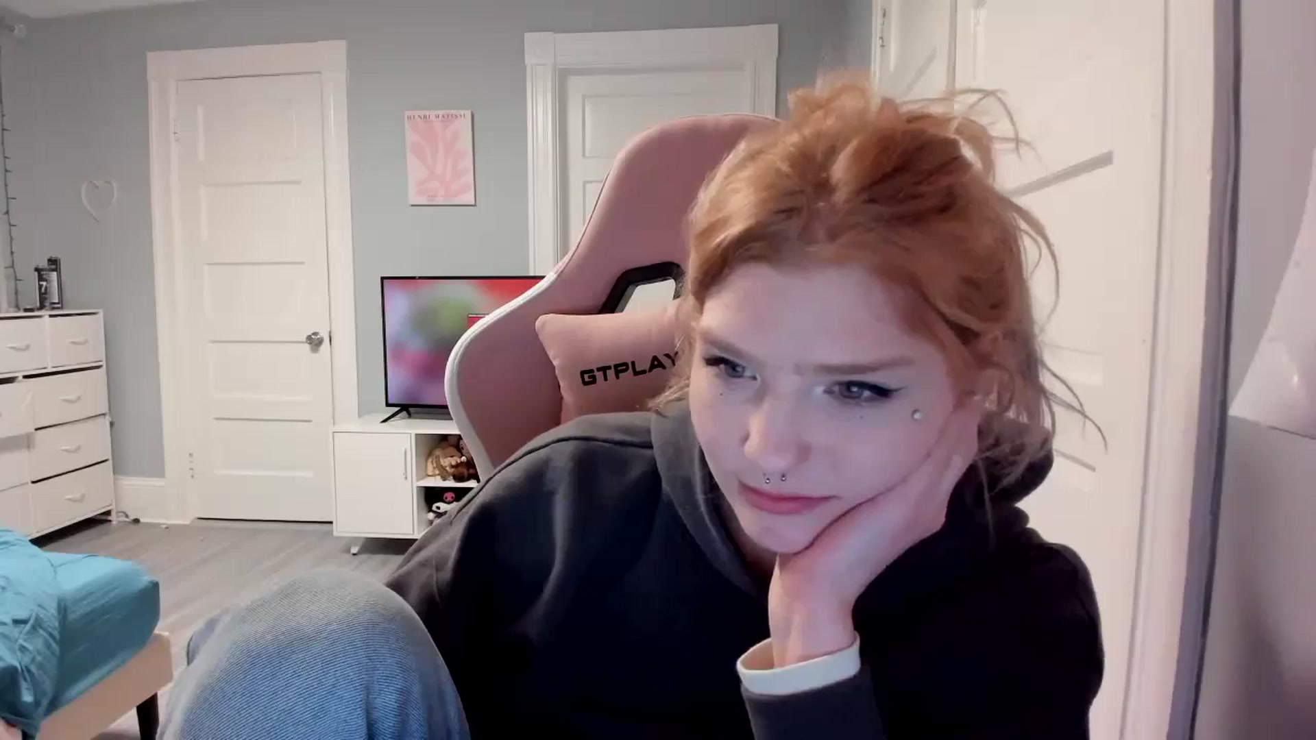 Gallery image thumbnail from DuckChan0's myfreecams stream on, 04/03/2026, 17:10 image 6 of 20