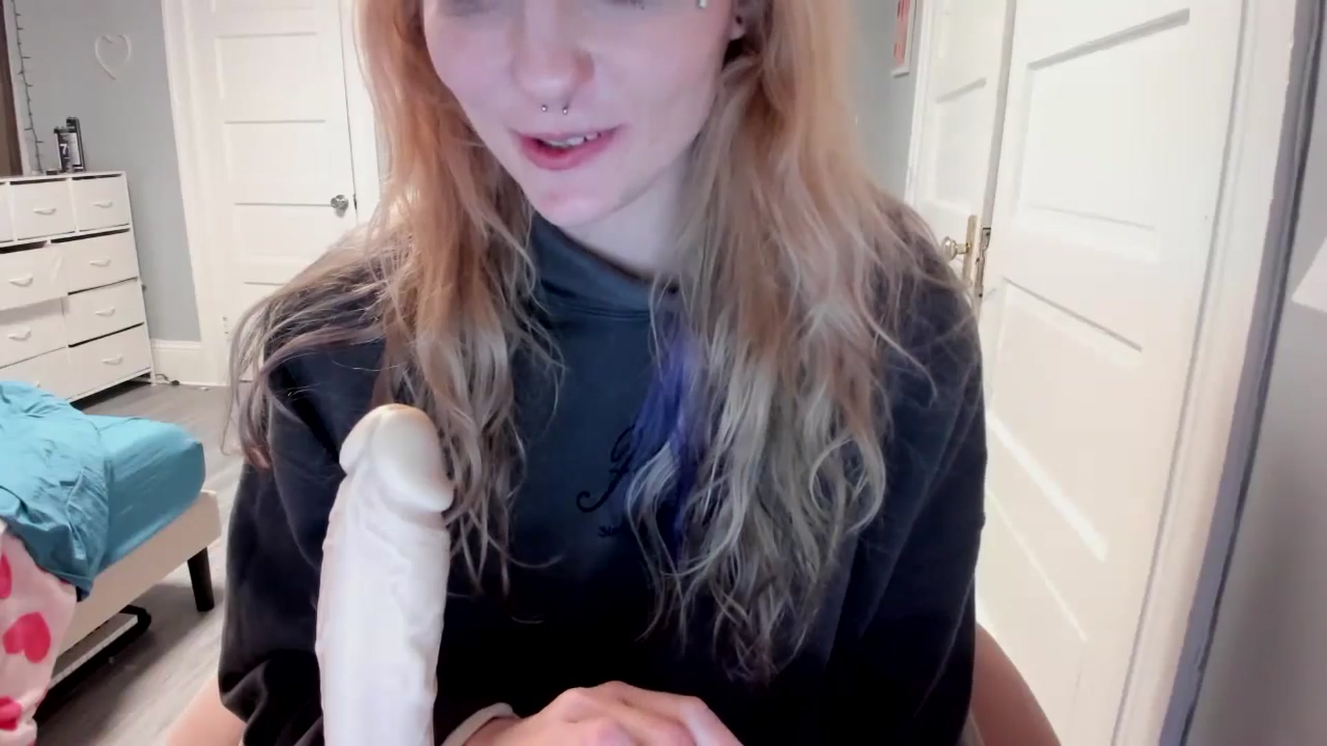 Gallery image thumbnail from DuckChan0's myfreecams stream on, 04/03/2026, 17:10 image 13 of 20