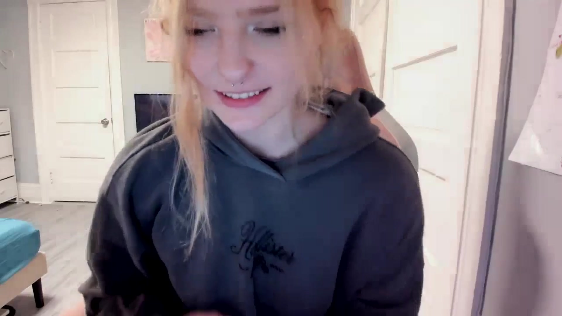 Gallery image thumbnail from DuckChan0's myfreecams stream on, 04/03/2026, 17:10 image 3 of 20