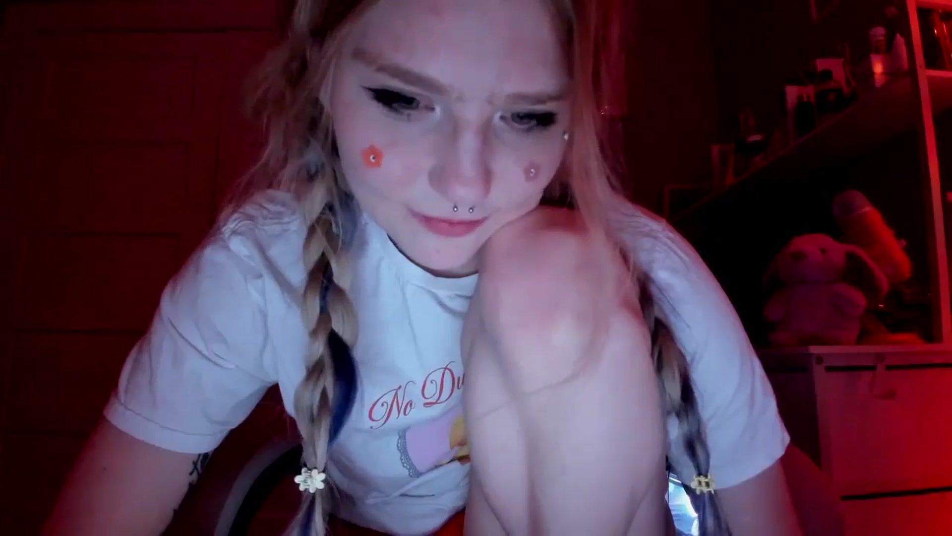 Gallery image thumbnail from DuckChan0's myfreecams stream on, 04/06/2026, 01:46 image 9 of 20