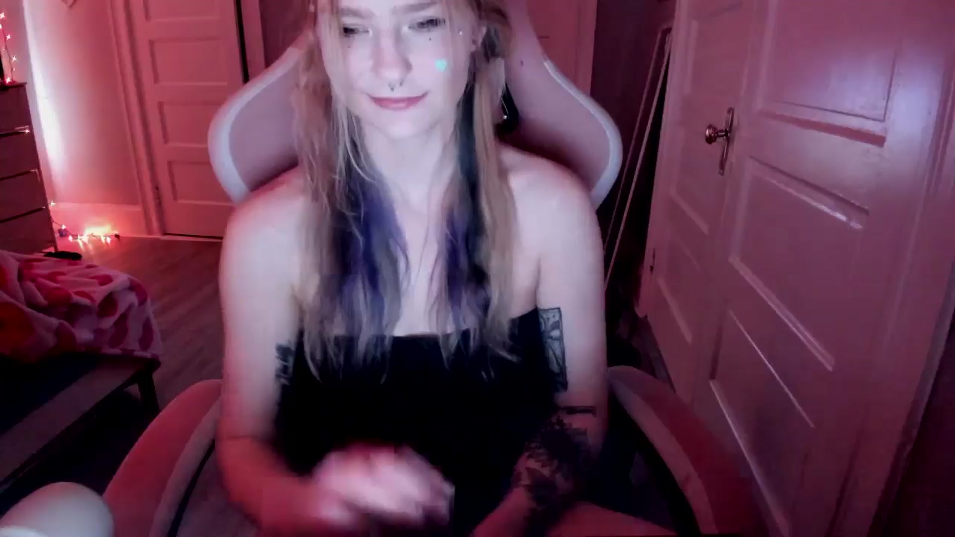 Gallery image thumbnail from DuckChan0's myfreecams stream on, 04/06/2026, 16:24 image 7 of 20