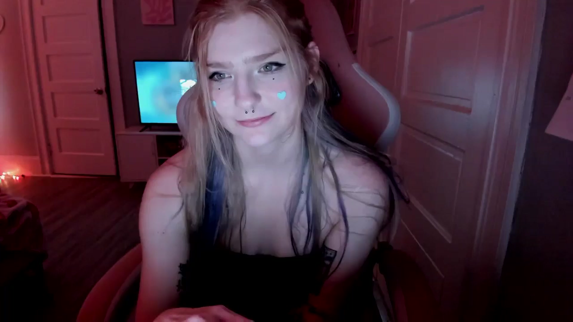 Gallery image thumbnail from DuckChan0's myfreecams stream on, 04/06/2026, 17:14 image 5 of 20