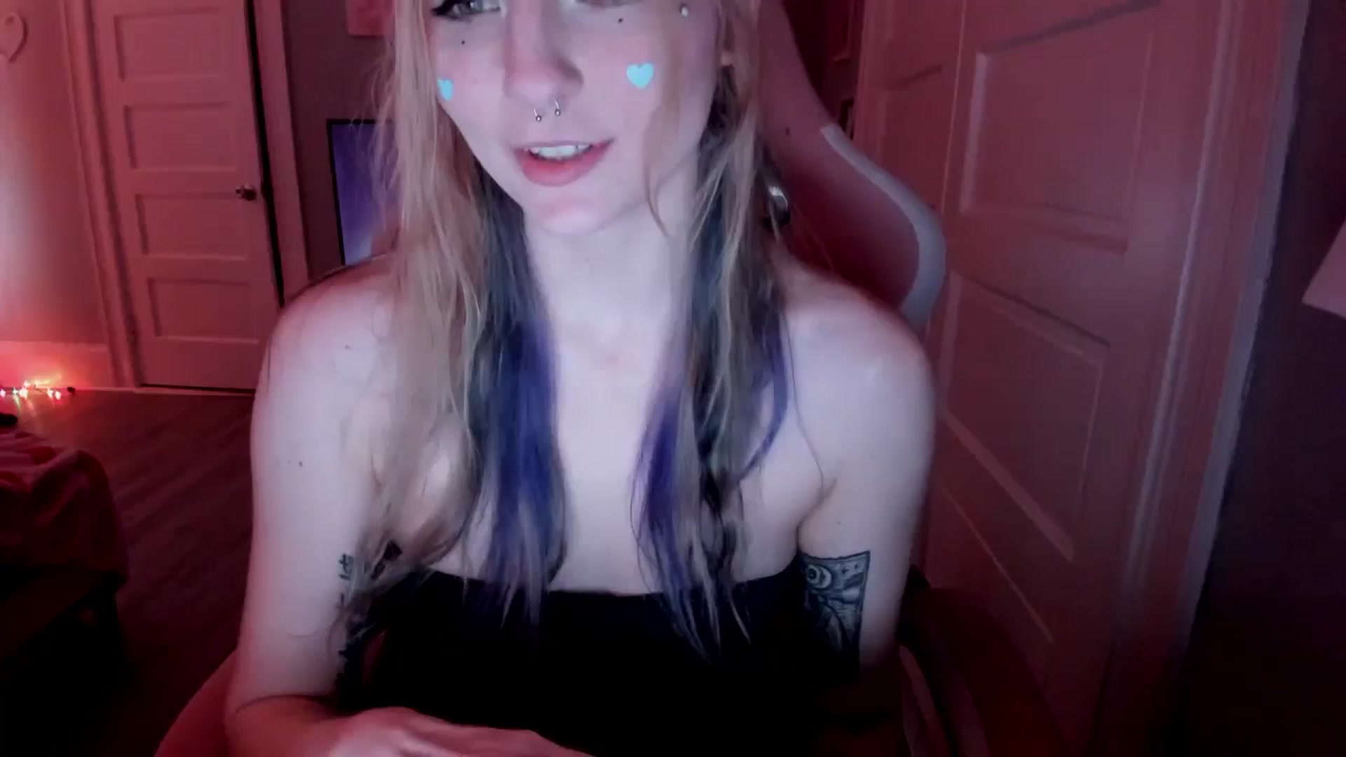 Gallery image thumbnail from DuckChan0's myfreecams stream on, 04/06/2026, 17:14 image 17 of 20