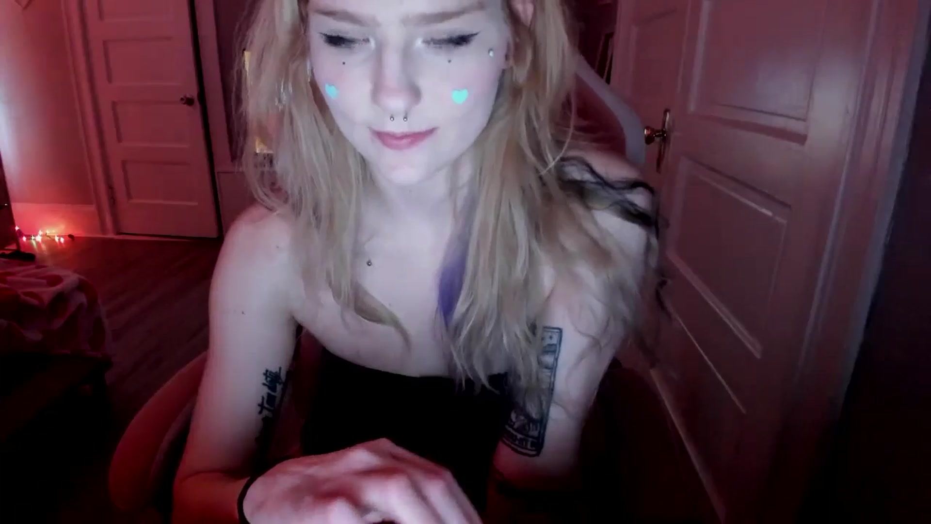 Gallery image thumbnail from DuckChan0's myfreecams stream on, 04/06/2026, 17:14 image 2 of 20