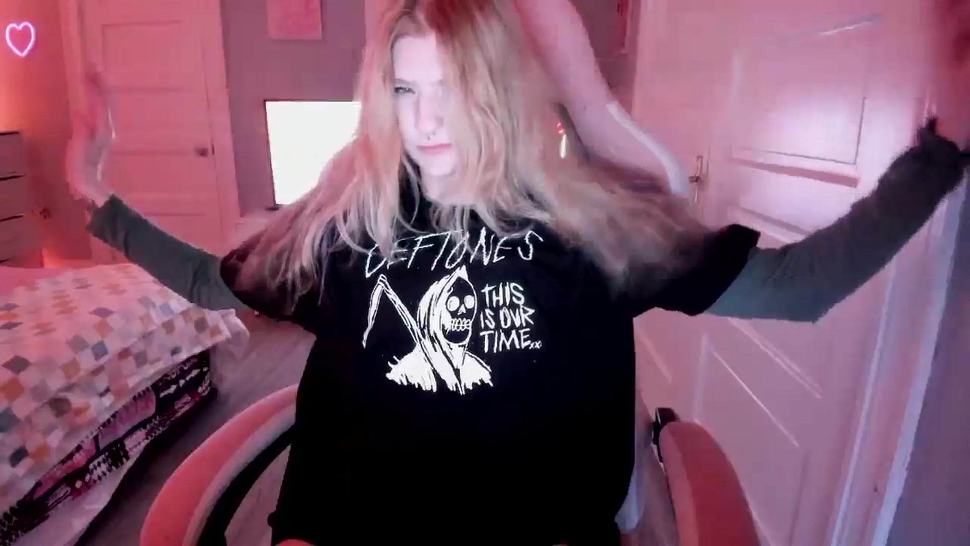 Gallery image thumbnail from DuckChan0's myfreecams stream on, 04/07/2026, 16:00 image 14 of 20