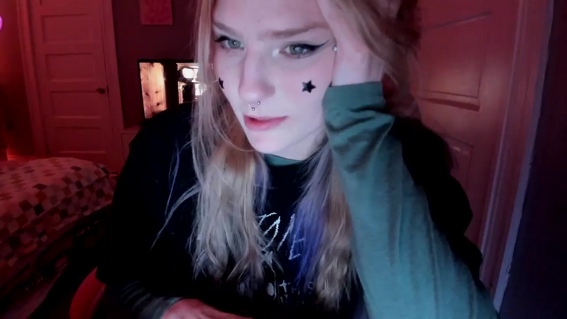 Gallery image thumbnail from DuckChan0's myfreecams stream on, 04/07/2026, 16:00 image 10 of 20
