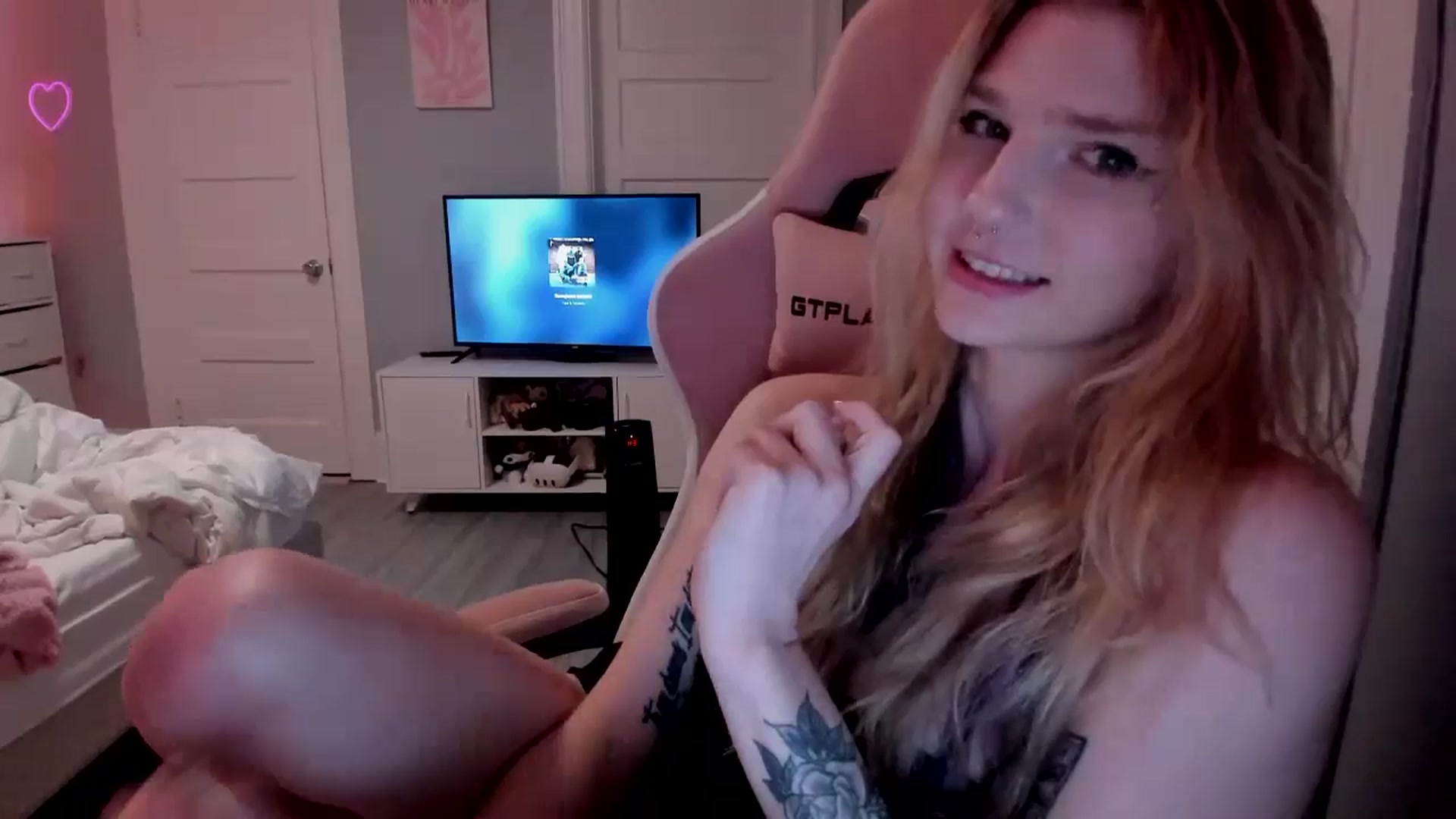 Gallery image thumbnail from DuckChan0's myfreecams stream on, 04/08/2026, 17:35 image 8 of 20