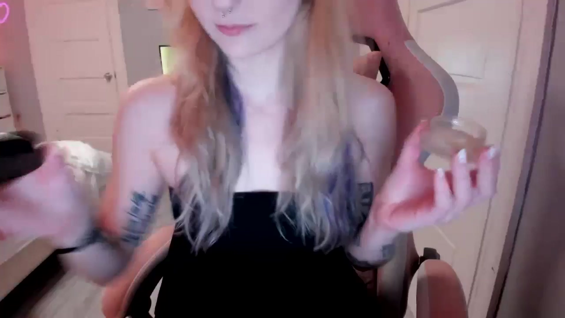 Gallery image thumbnail from DuckChan0's myfreecams stream on, 04/08/2026, 17:35 image 1 of 20