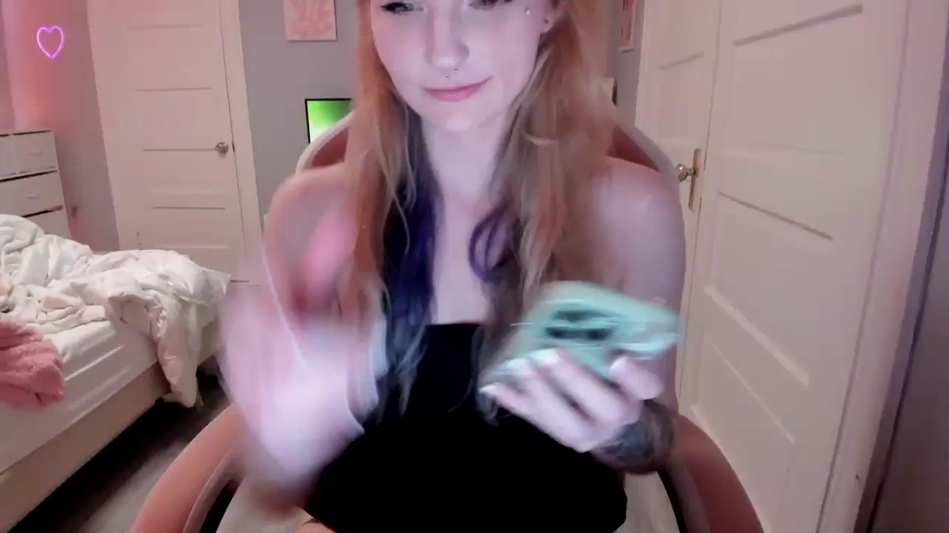 Gallery image thumbnail from DuckChan0's myfreecams stream on, 04/08/2026, 17:35 image 12 of 20