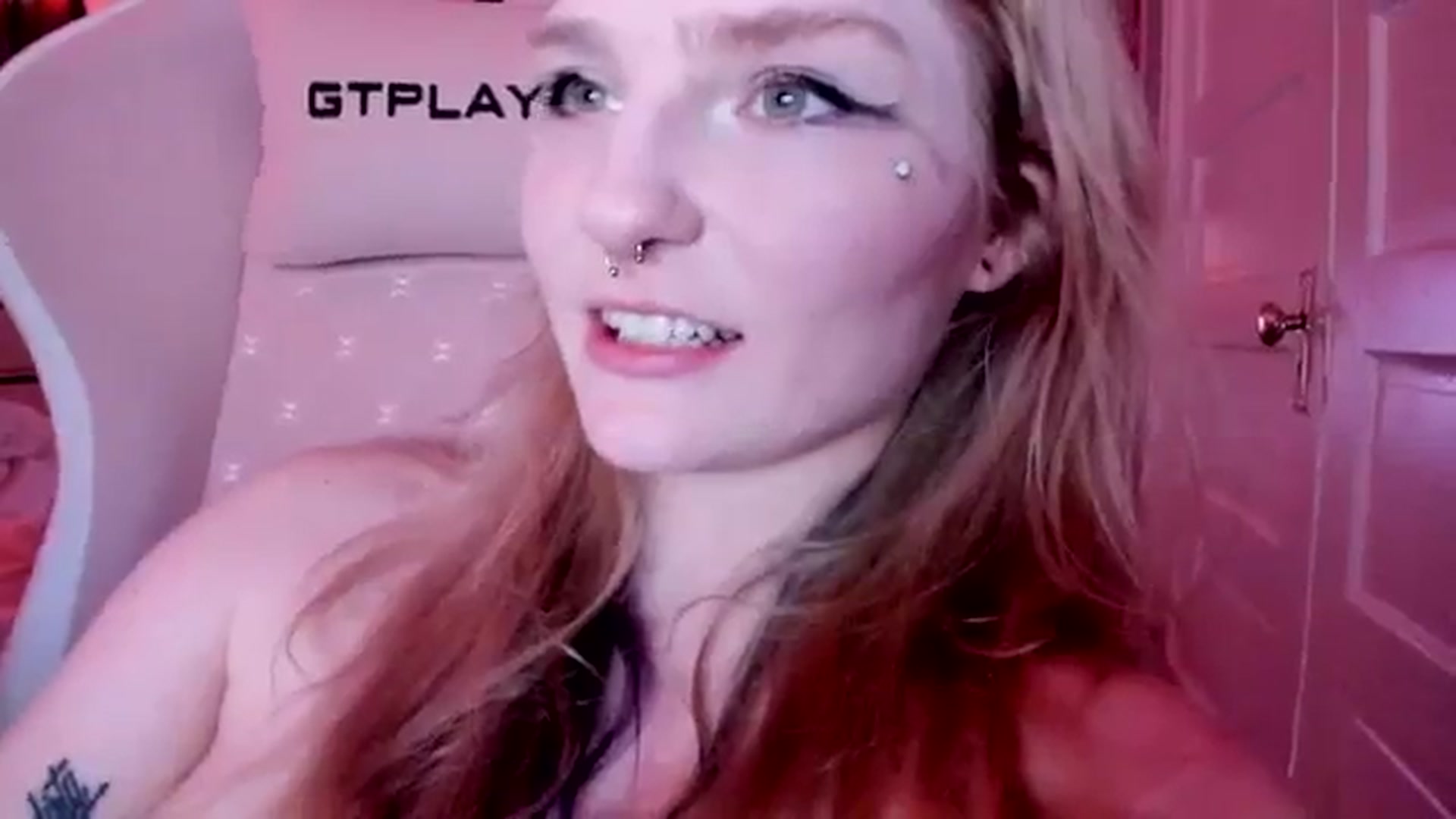 Gallery image thumbnail from DuckChan0's myfreecams stream on, 04/08/2026, 19:08 image 19 of 20