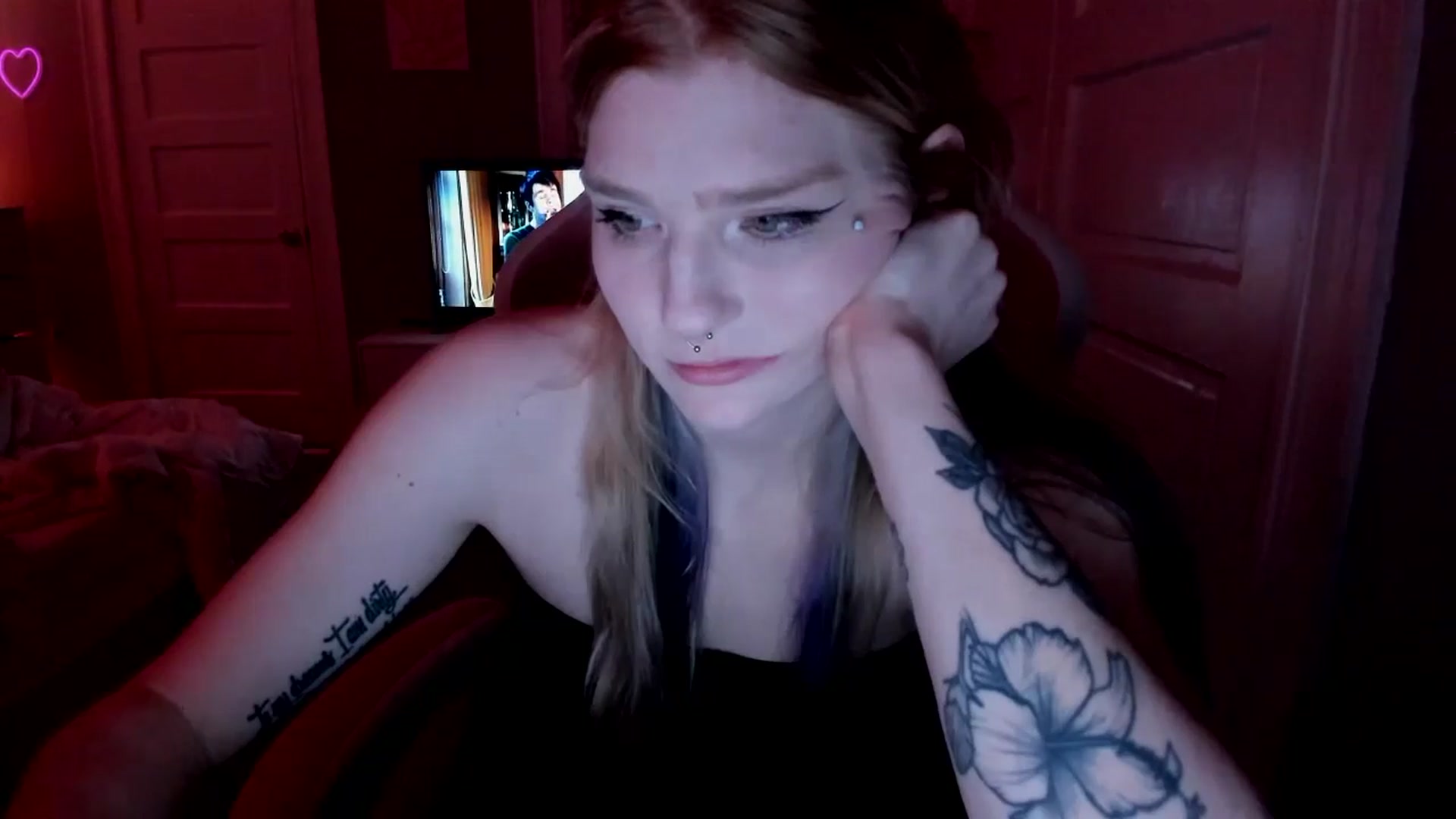 Gallery image thumbnail from DuckChan0's myfreecams stream on, 04/08/2026, 19:08 image 5 of 20
