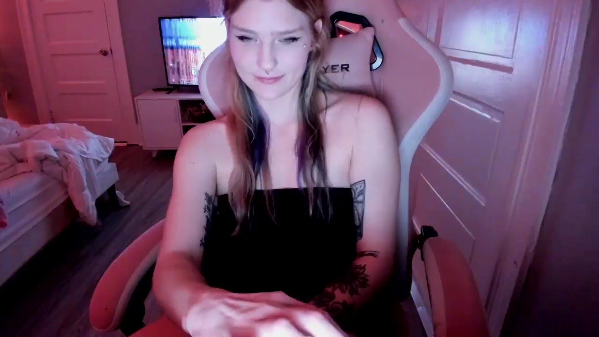 Gallery image thumbnail from DuckChan0's myfreecams stream on, 04/08/2026, 19:08 image 6 of 20