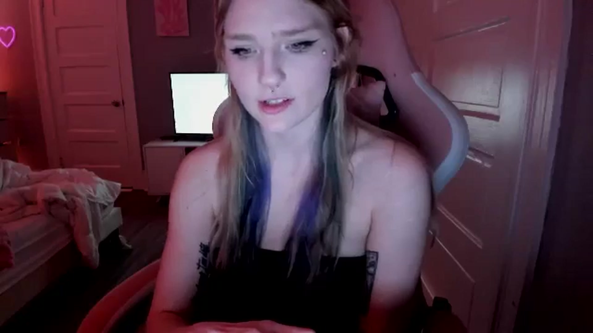 Gallery image thumbnail from DuckChan0's myfreecams stream on, 04/08/2026, 19:08 image 7 of 20