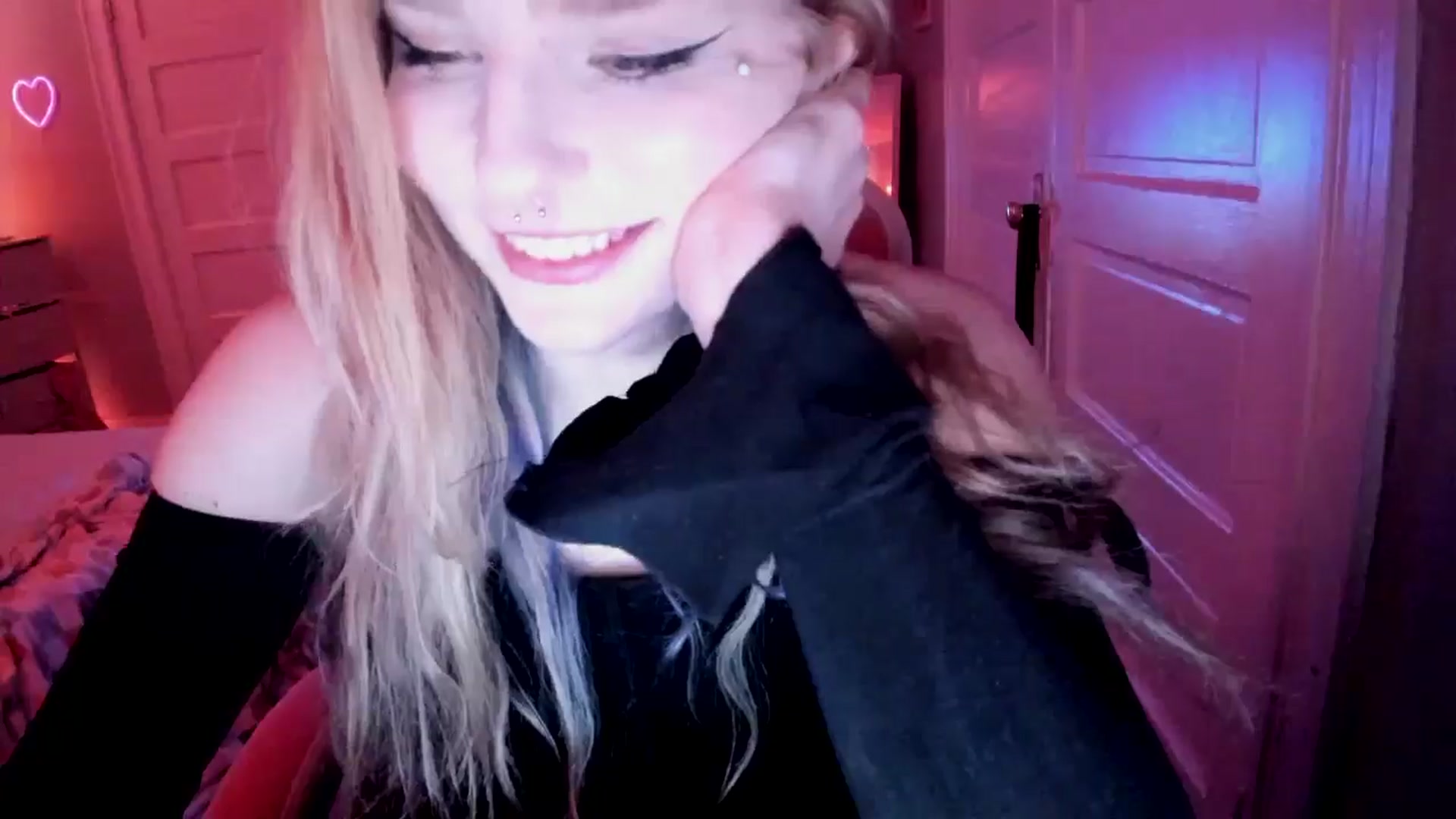 Gallery image thumbnail from DuckChan0's myfreecams stream on, 04/11/2026, 18:17 image 6 of 20