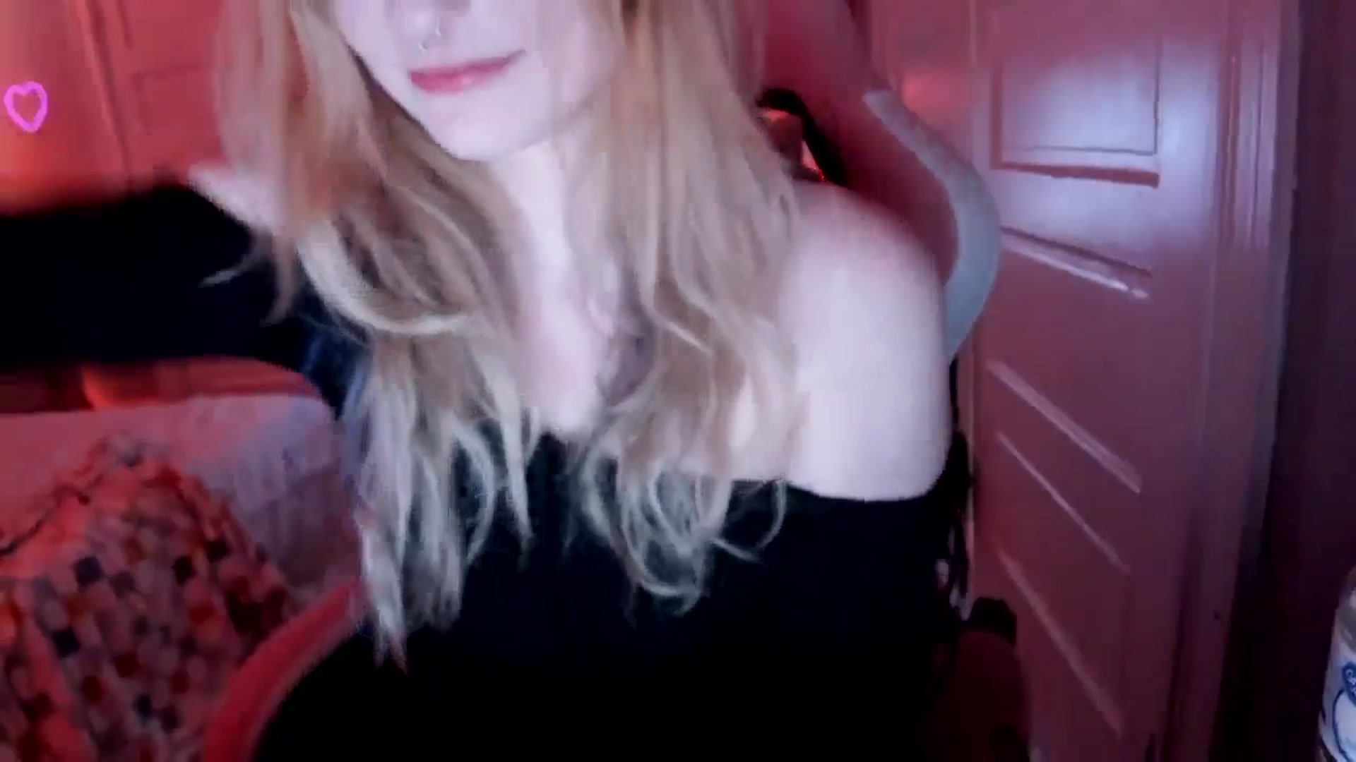 Gallery image thumbnail from DuckChan0's myfreecams stream on, 04/11/2026, 18:17 image 15 of 20